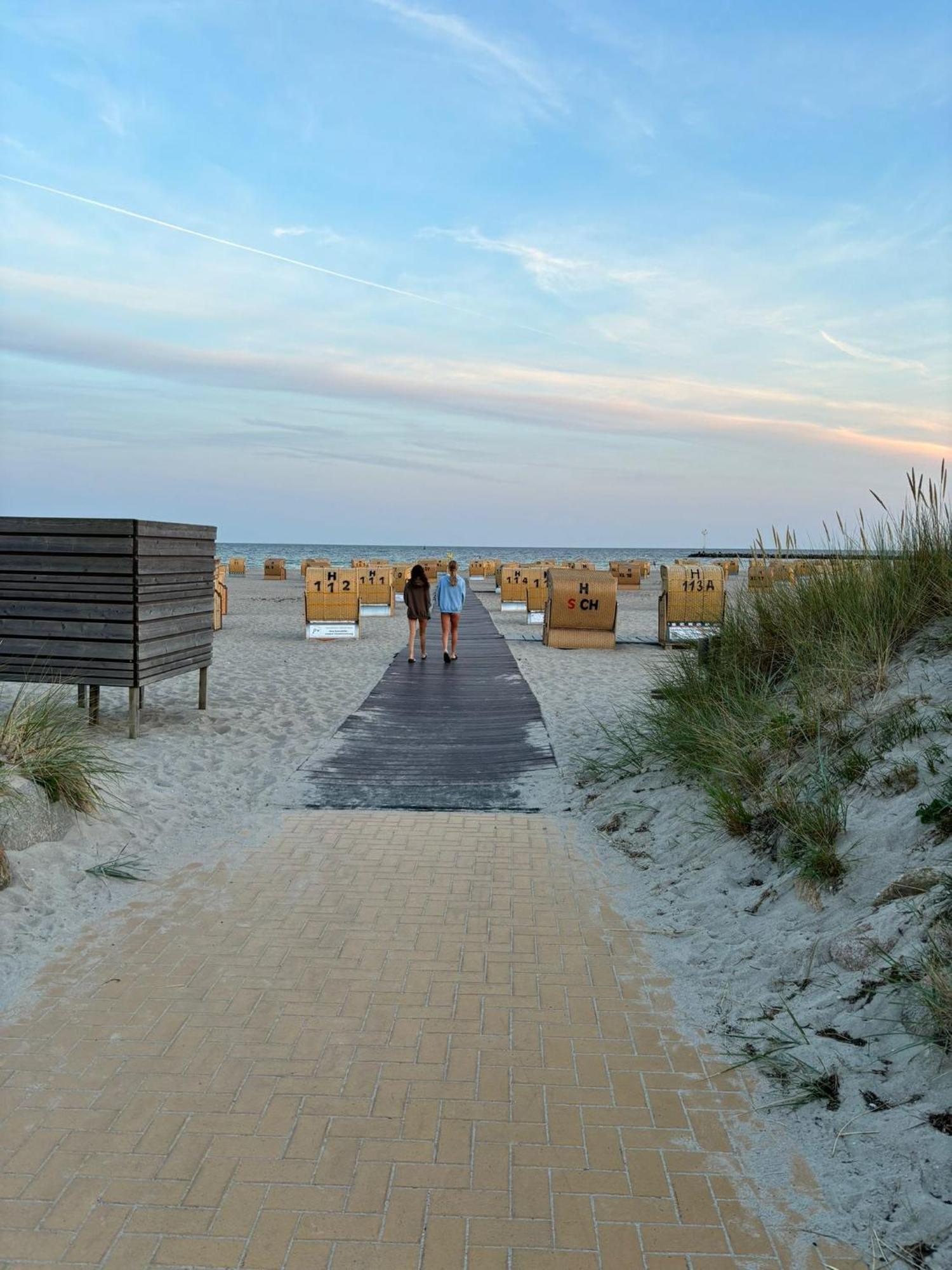 Quartier Suedstrand - Ferienwohnung Mit Meerblick Fehmarn Esterno foto